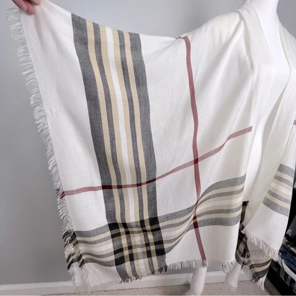 Fraas ivory plaid open front kimono shawl wrap with fringe trim, OS.